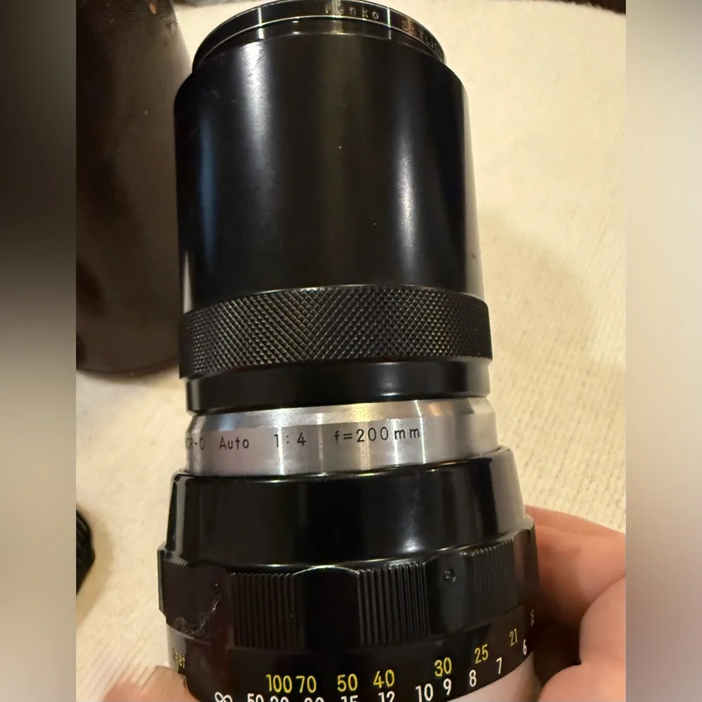 Nikon Nikkor-Q Auto 1:4 f=200mm. Japan vintage includes vintage leather case.